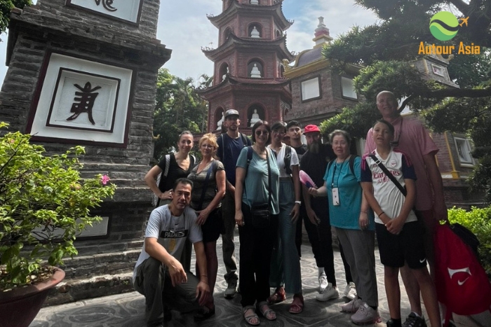 Visiter la pagode de Tran Quoc 